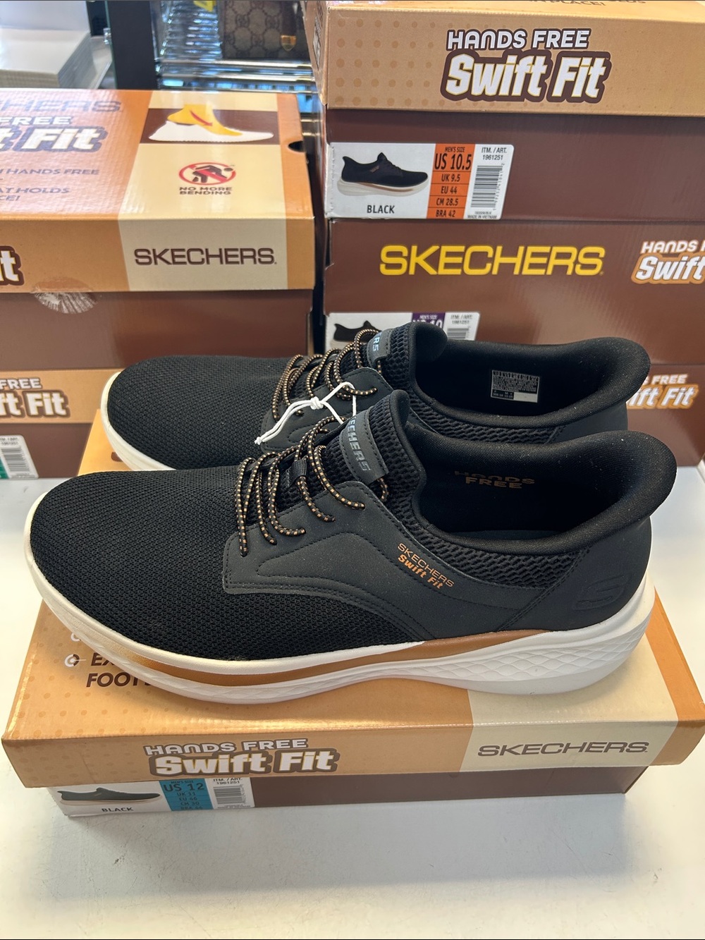 Skechers Men's Black and Tan Swift Fit Lightweight Sneakers